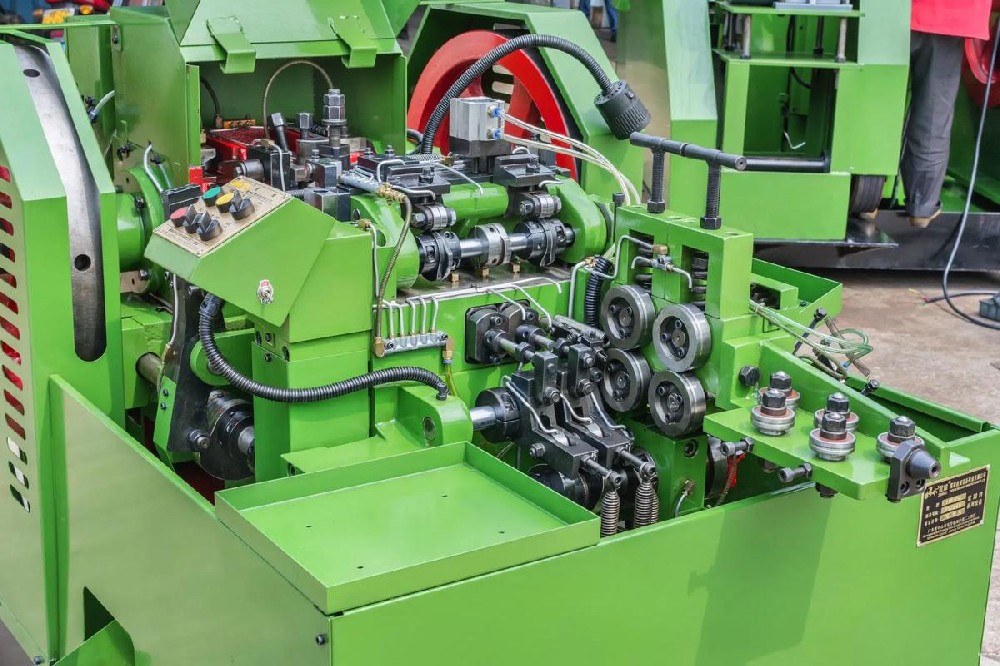 3499拉斯维加斯变频器在冷镦机的应用案例-BF320系列